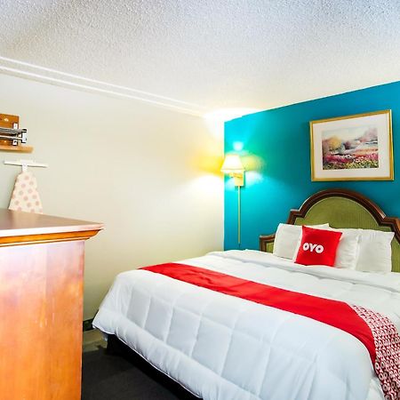 Oyo Hotel Hutchinson West 4Th Ave Экстерьер фото