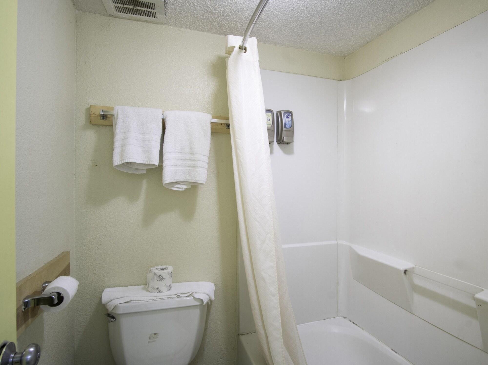 Oyo Hotel Hutchinson West 4Th Ave Экстерьер фото