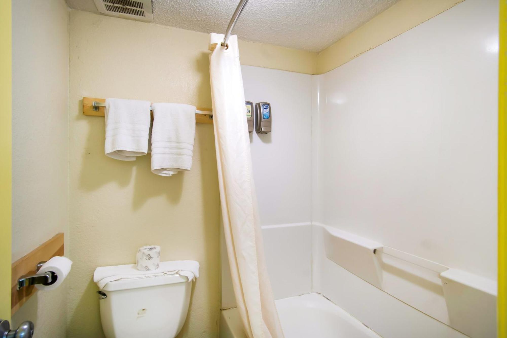 Oyo Hotel Hutchinson West 4Th Ave Экстерьер фото