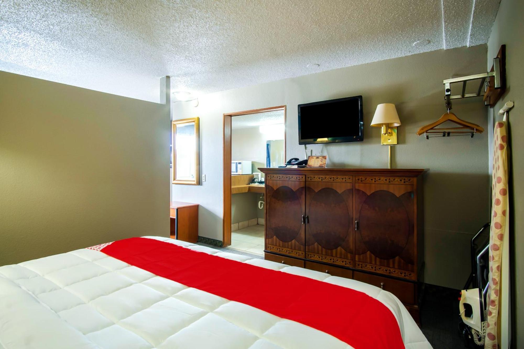 Oyo Hotel Hutchinson West 4Th Ave Экстерьер фото