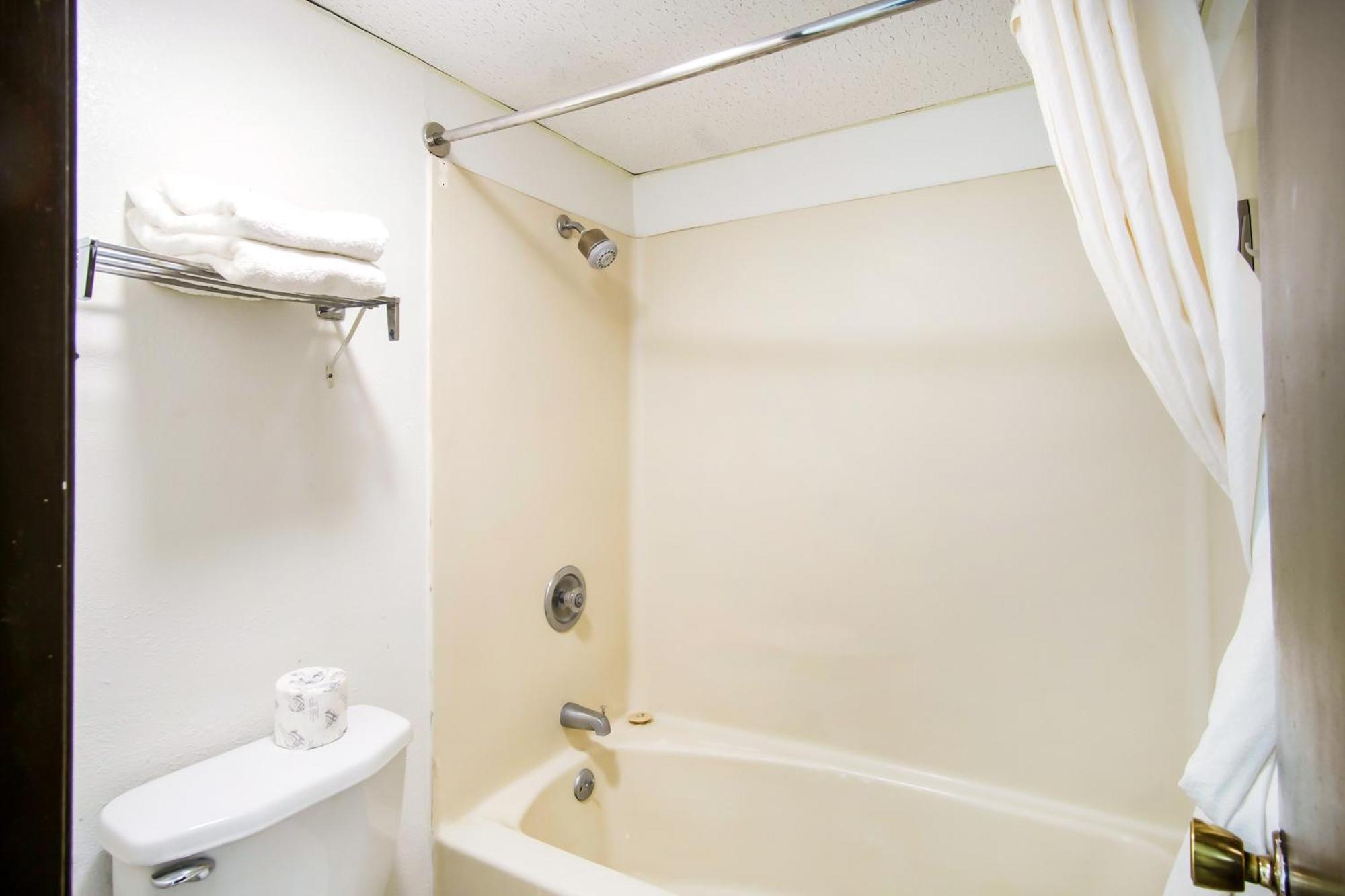 Oyo Hotel Hutchinson West 4Th Ave Экстерьер фото