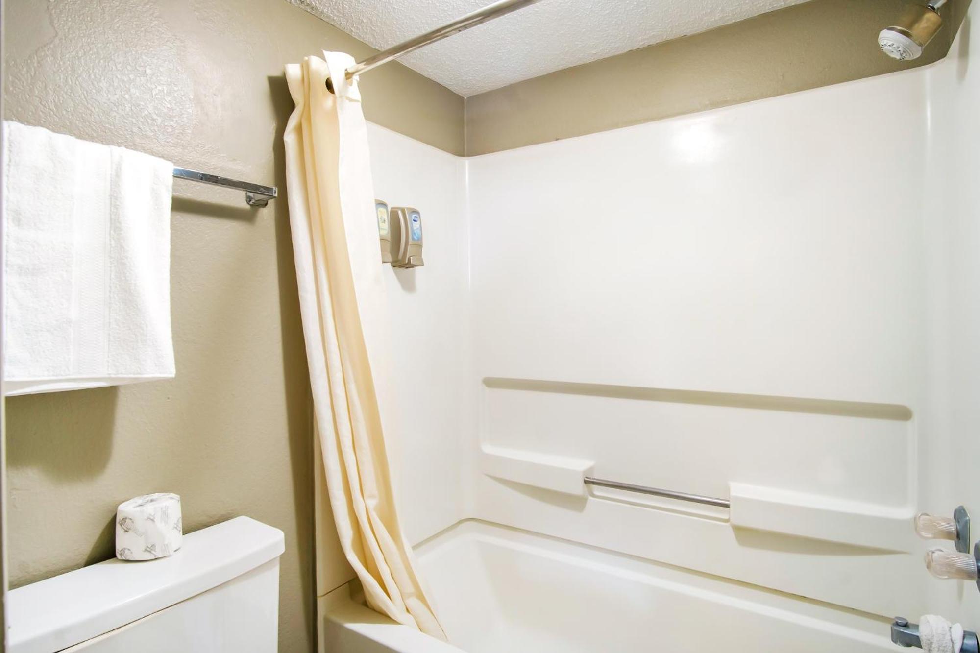 Oyo Hotel Hutchinson West 4Th Ave Экстерьер фото