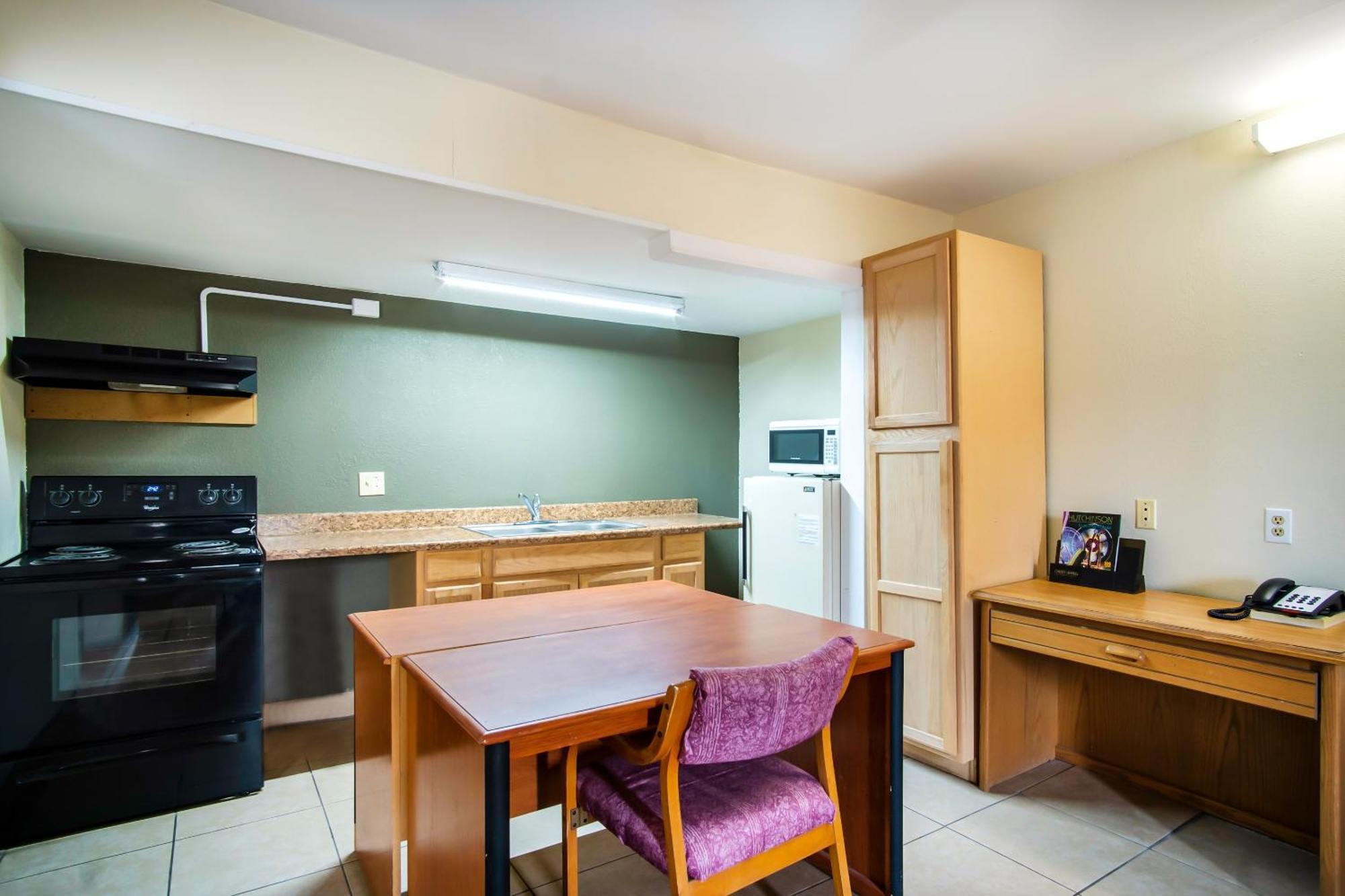 Oyo Hotel Hutchinson West 4Th Ave Экстерьер фото