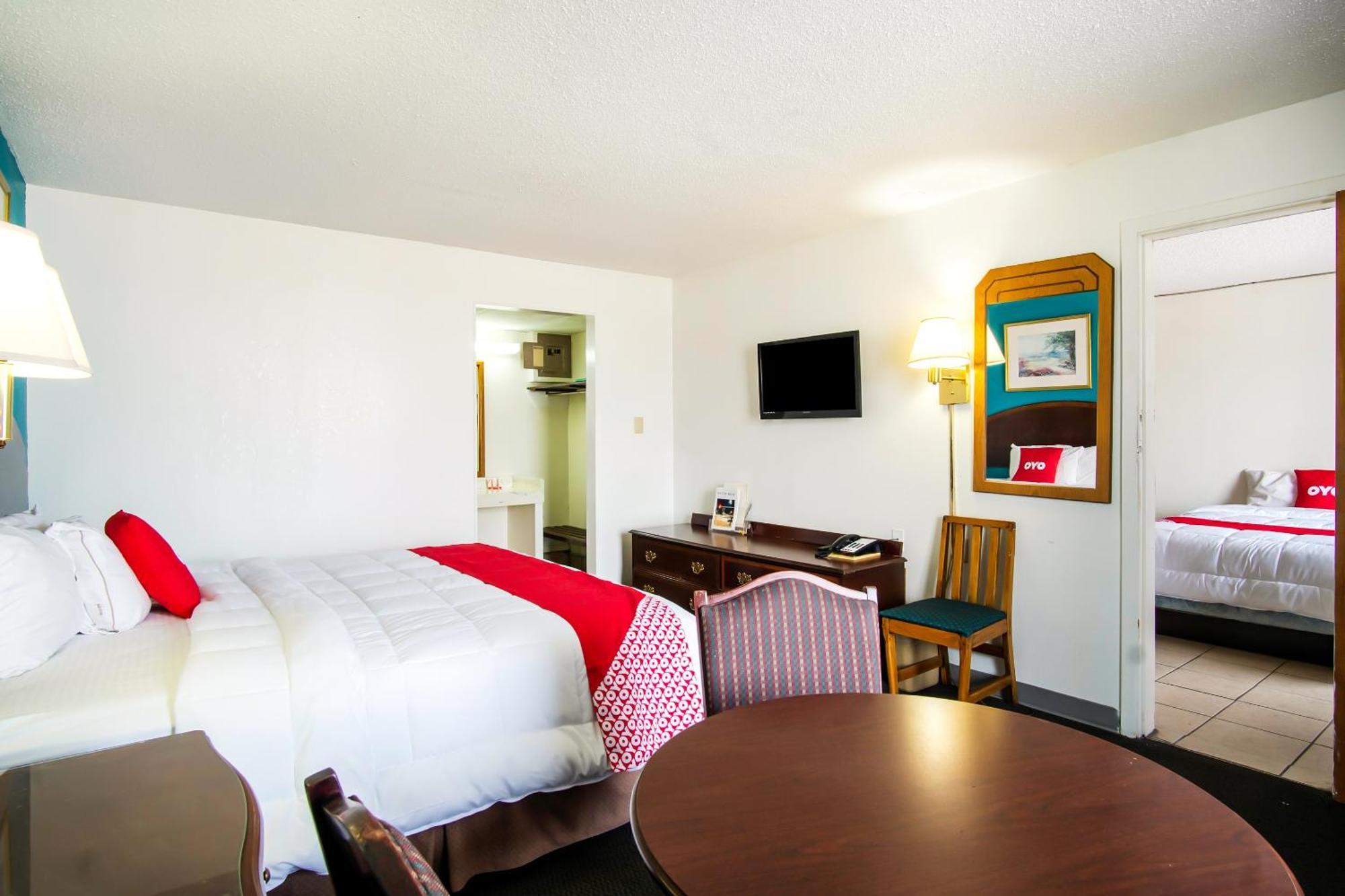 Oyo Hotel Hutchinson West 4Th Ave Экстерьер фото
