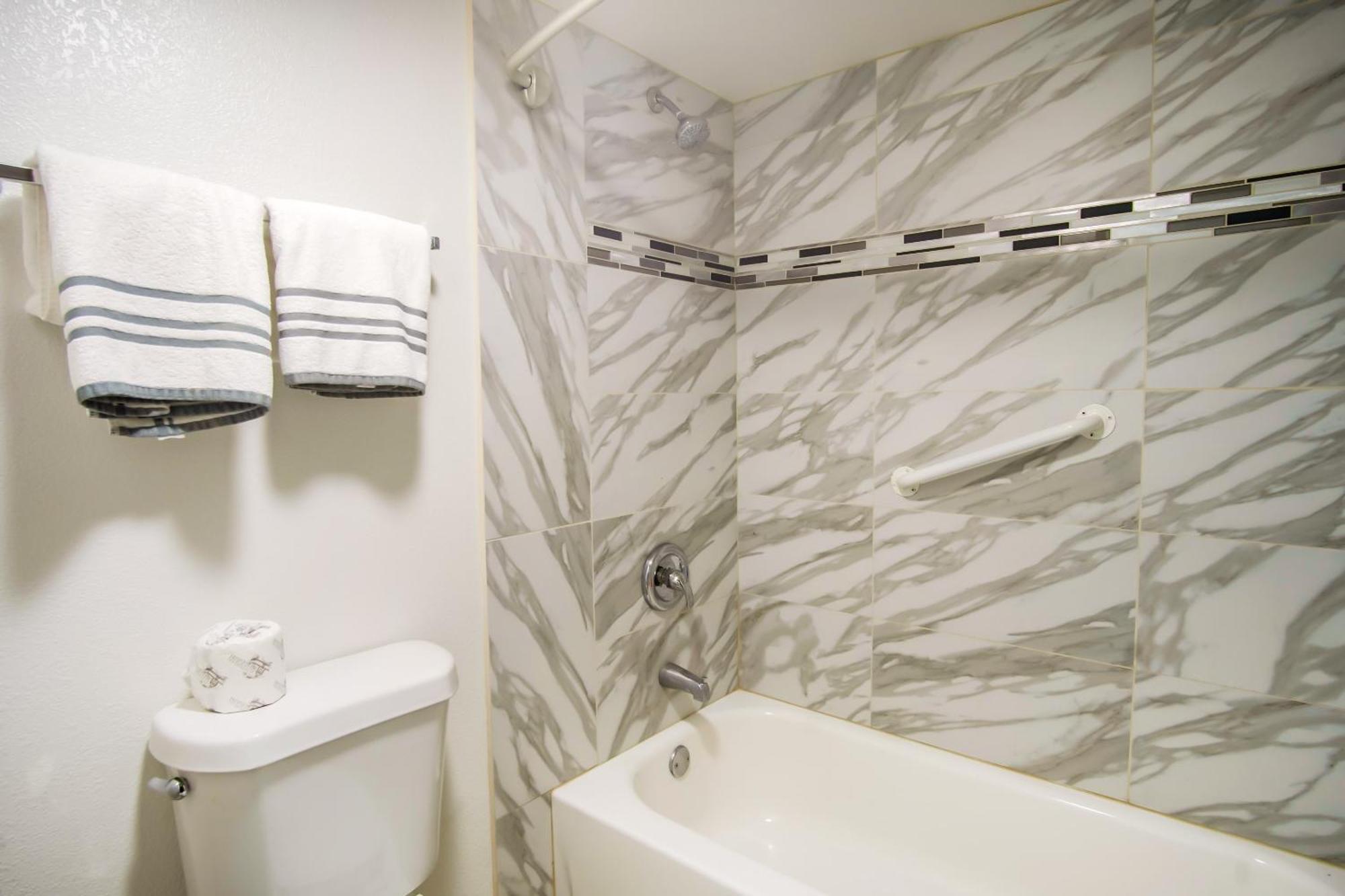 Oyo Hotel Hutchinson West 4Th Ave Экстерьер фото