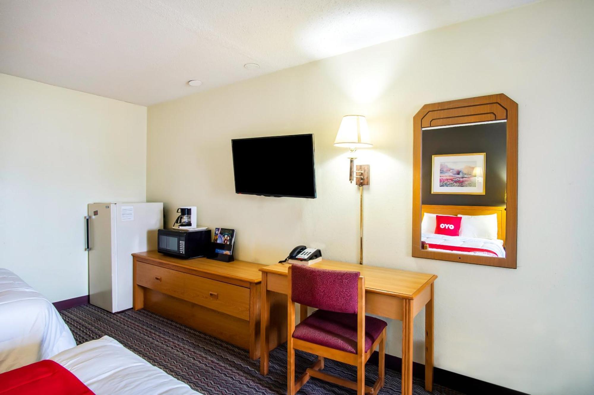 Oyo Hotel Hutchinson West 4Th Ave Экстерьер фото