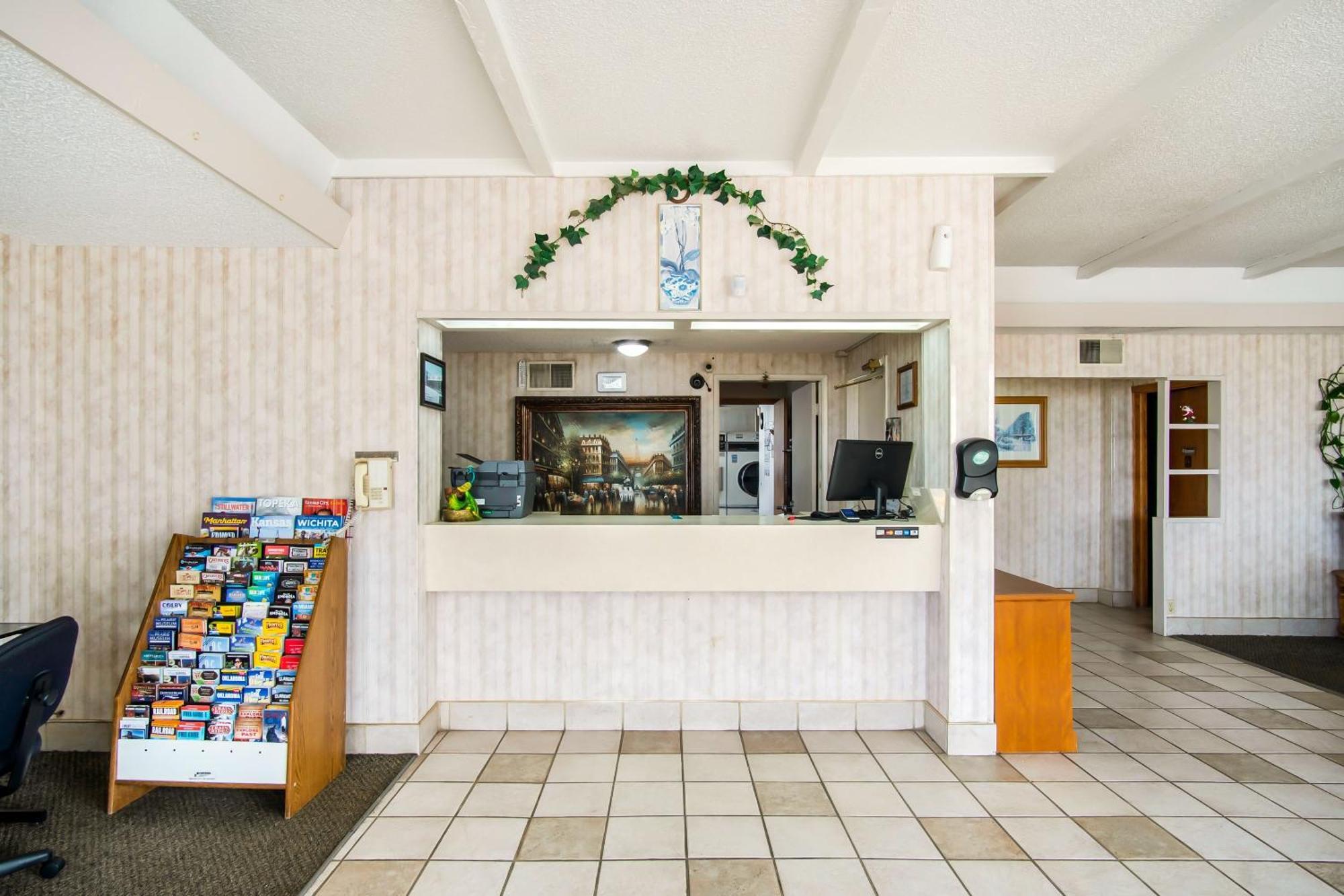 Oyo Hotel Hutchinson West 4Th Ave Экстерьер фото