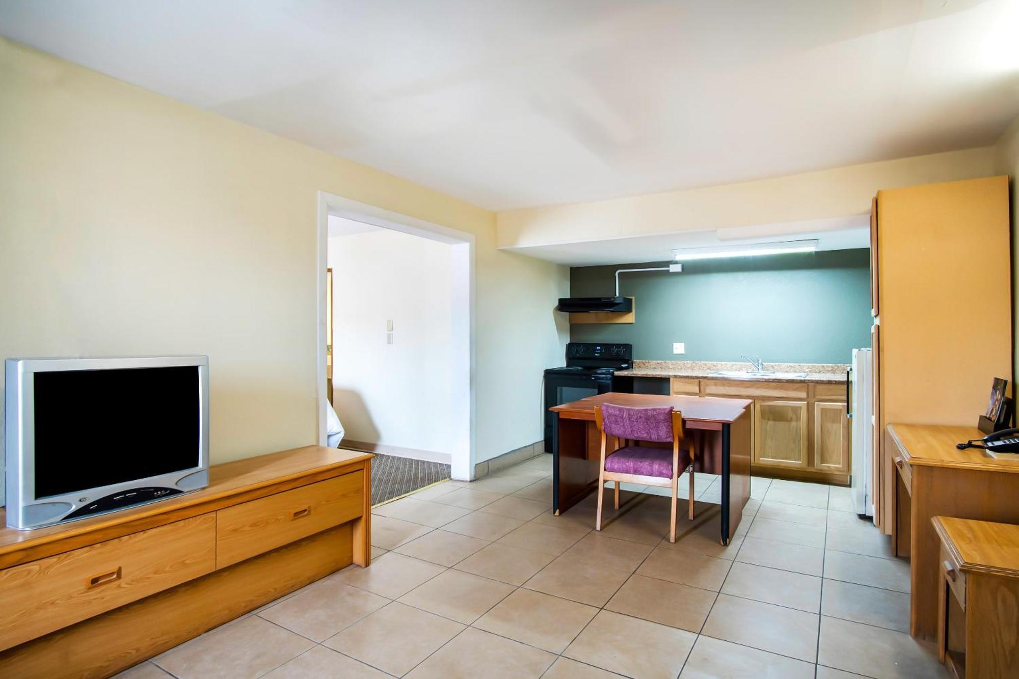 Oyo Hotel Hutchinson West 4Th Ave Экстерьер фото