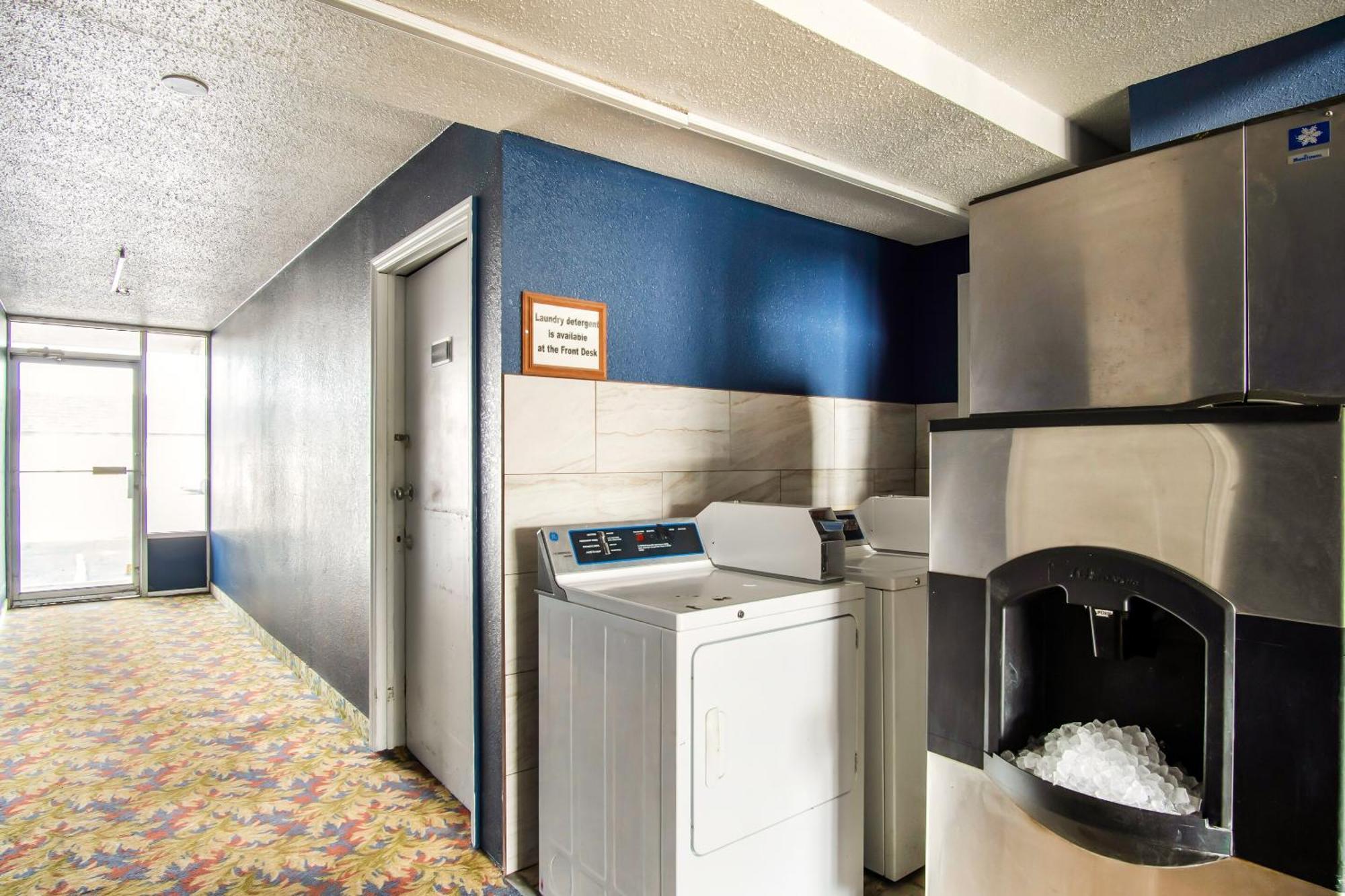 Oyo Hotel Hutchinson West 4Th Ave Экстерьер фото