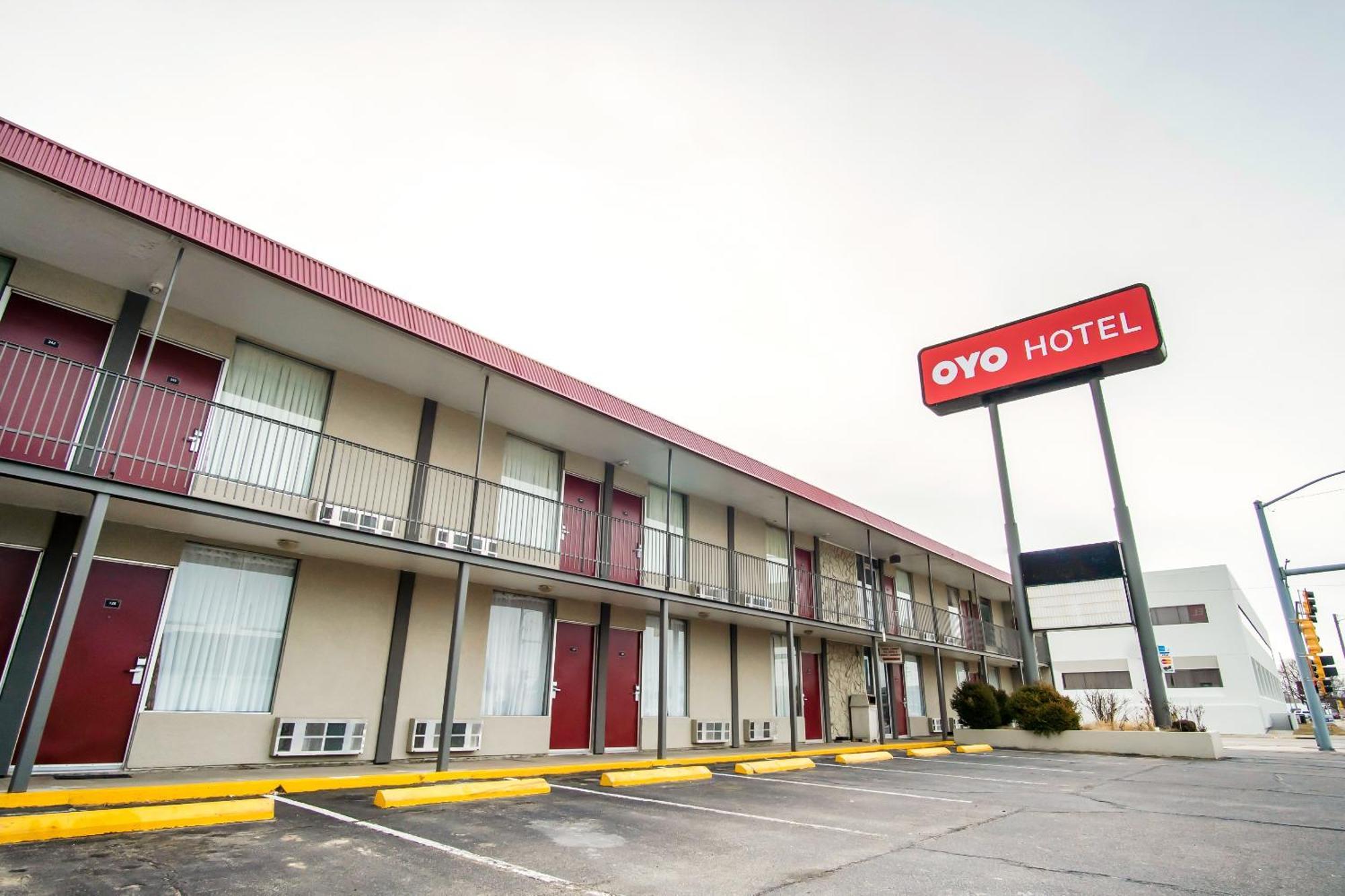 Oyo Hotel Hutchinson West 4Th Ave Экстерьер фото