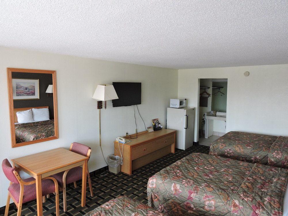 Oyo Hotel Hutchinson West 4Th Ave Экстерьер фото