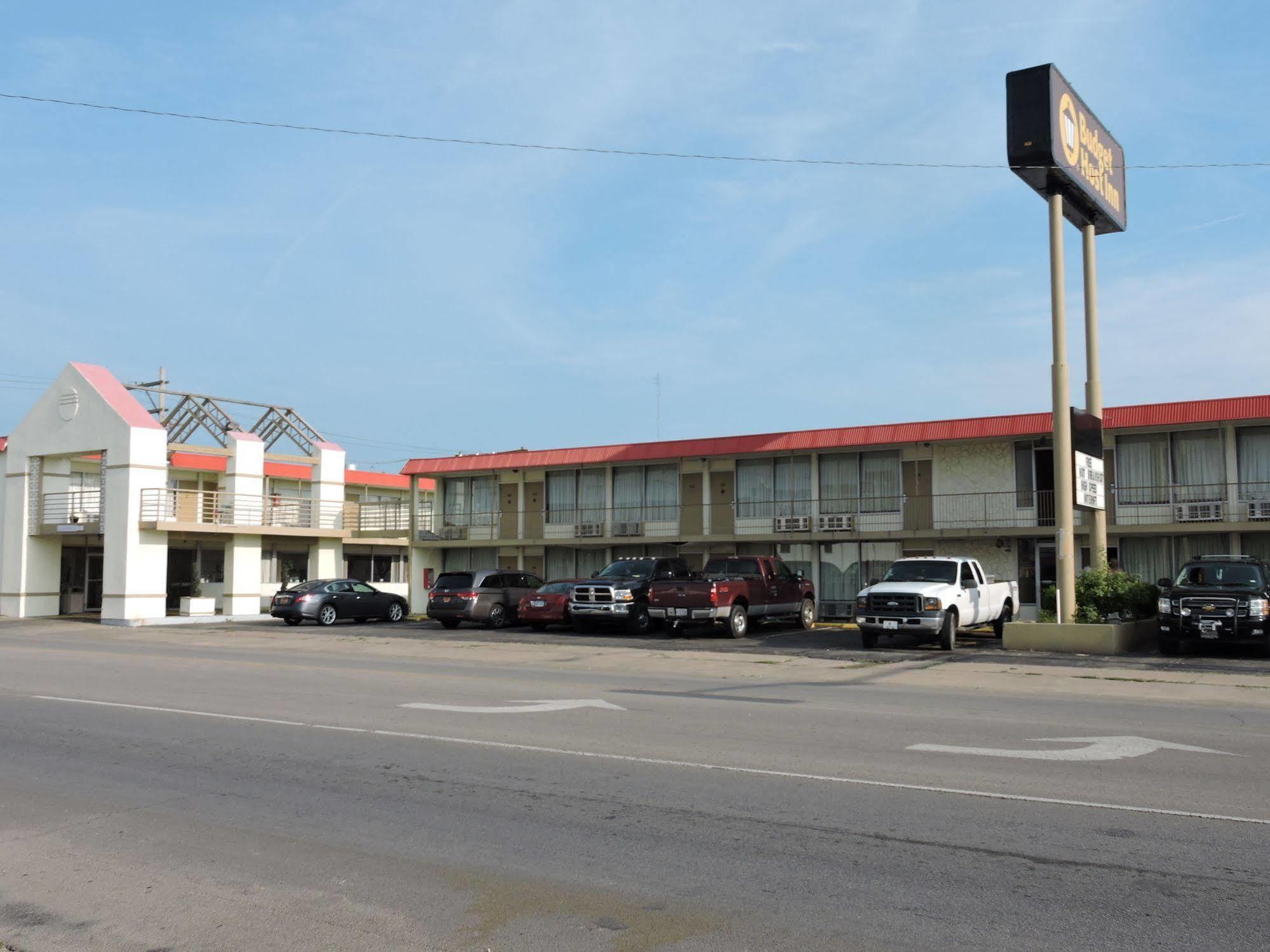 Oyo Hotel Hutchinson West 4Th Ave Экстерьер фото