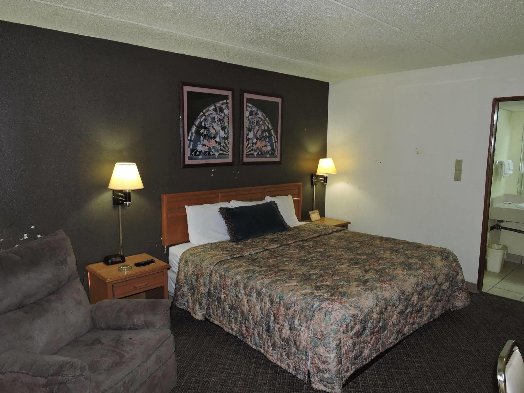 Oyo Hotel Hutchinson West 4Th Ave Экстерьер фото