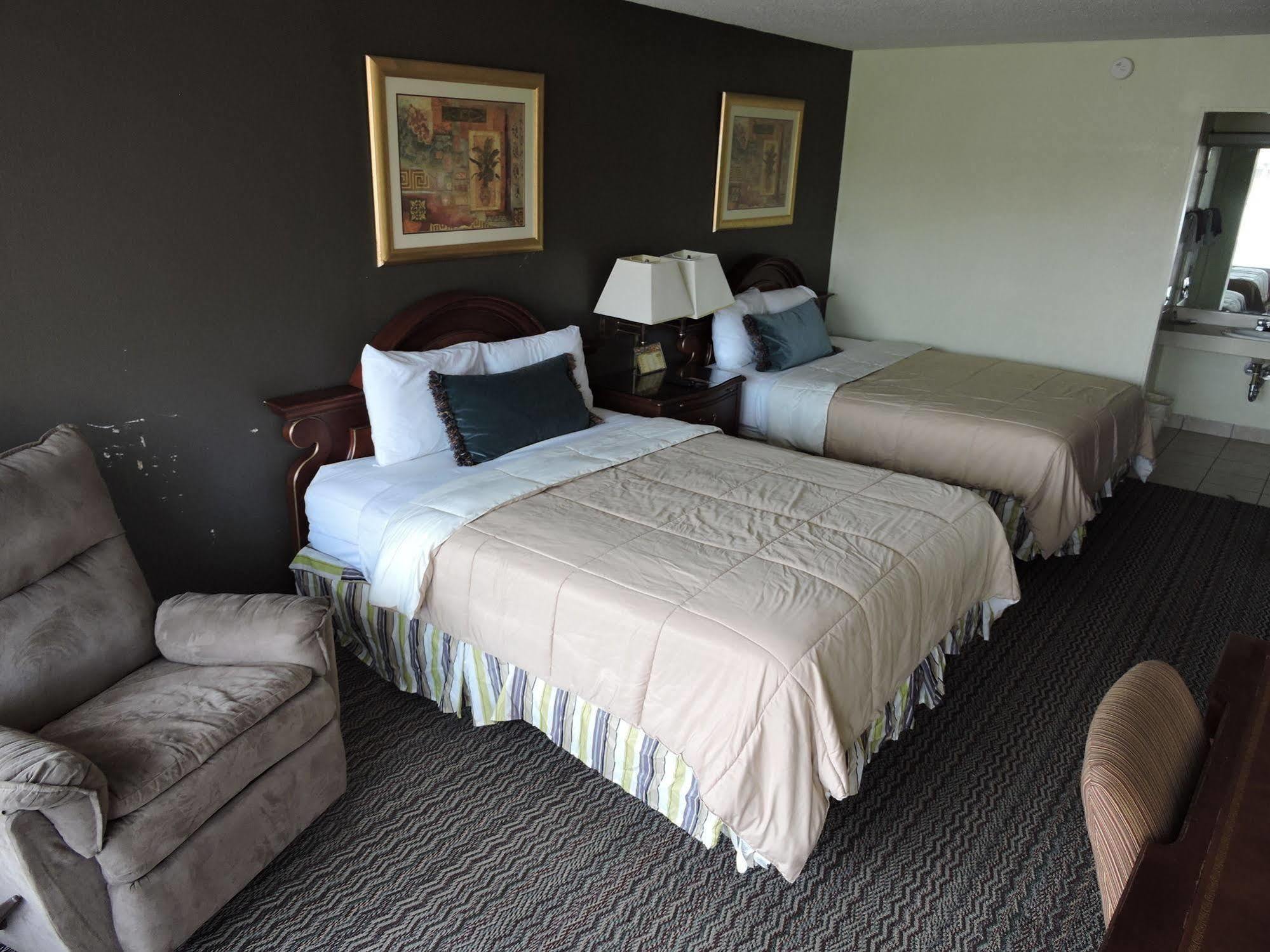 Oyo Hotel Hutchinson West 4Th Ave Экстерьер фото